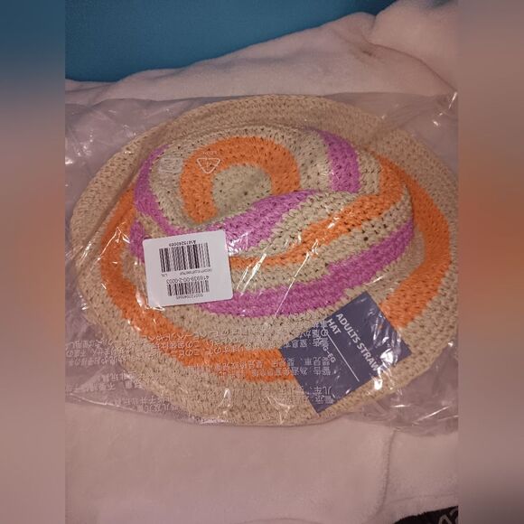 Old Navy Crochet Bucket Hat Warm Stripe NWT - Picture 1 of 4